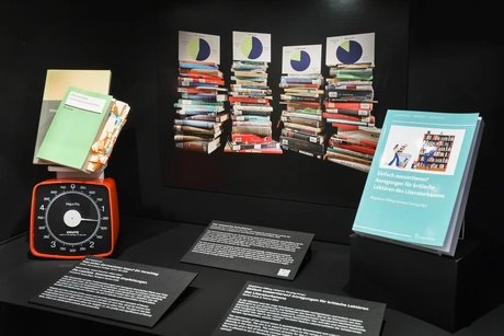 Blick in die Ausstellung „Was lesen? Verdrängte Texte wiederentdecken“ im Stabi Kulturwerk.