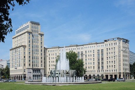 Karl-Marx-Allee, Strausberger Platz © LDA, Foto: Wolfgang Bittner