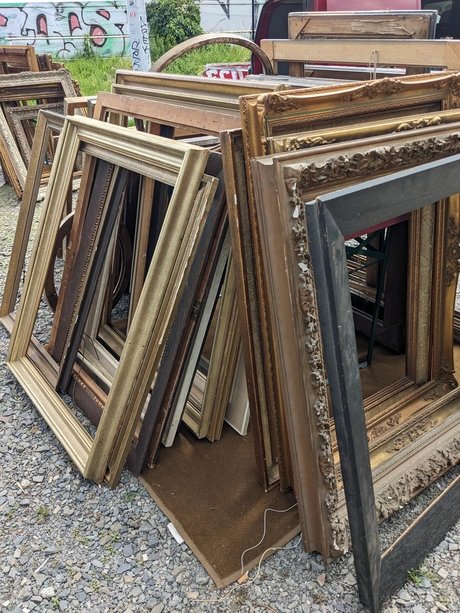 Berliner Antikflohmarkt auf der Trabrennbahn KARLSHORST