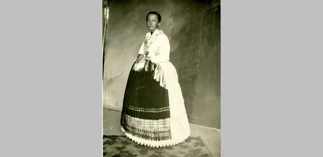 14-jähriges Mädchen in Zăbrani / Guttenbrunn / Temeshidegkút (Rumänien), 1933