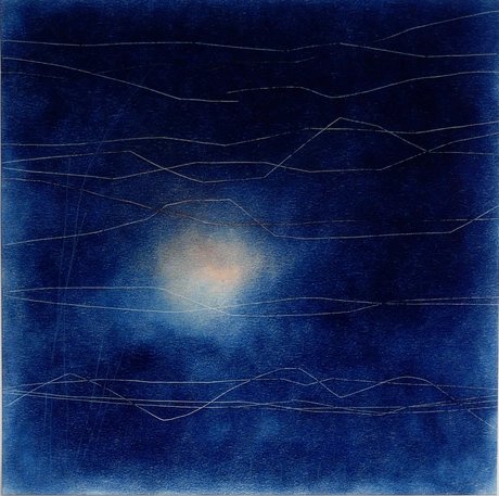 Gemälde in blau und weiß, das die Mondphase zeigt