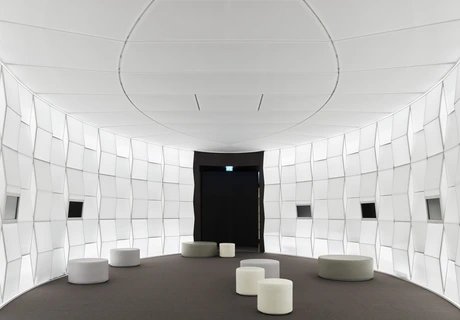 Ansicht des Hörraums innerhalb des Moduls „Klänge der Welt. Erforschung des organisierten Klanges“ des Ethnologischen Museums im Humboldt Forum