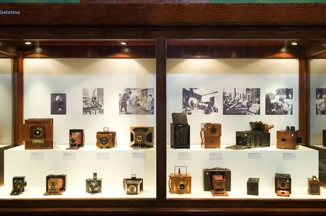 Erste Handkameras: Die Ausstellung „Faszination des Augenblicks“ zeigt die Entwicklung der Fotografie.