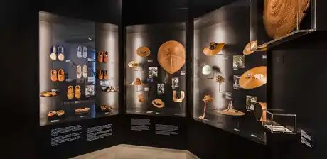 „ALL HANDS ON: Flechten“ im Museum Europäischer Kulturen, Ausstellungsansicht