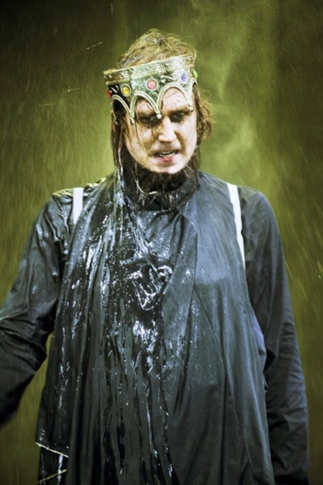 Lars Eidinger als Hamlet in der Schaubühne am Lehniner Platz