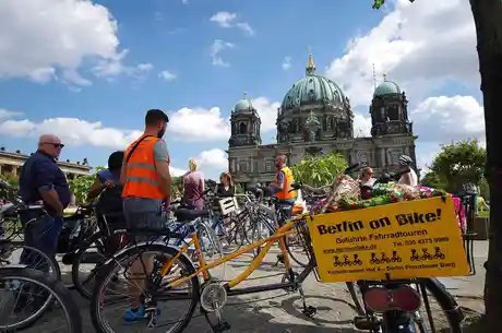 Radtour am Berliner Dom