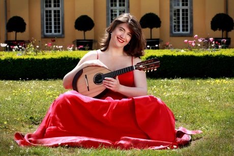 Annika Hinsche spielt Mandoline