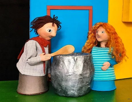 Drei Steine für die Suppe – Theater auf dem Bügelbrett