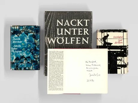 Ausgewählte Bücher aus Nachlassbibliotheken Filmschaffender und Widmung von Jurek Becker an Manfred Krug