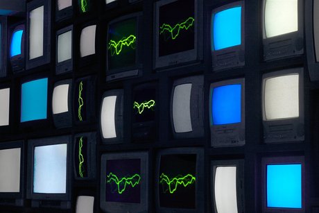 Susan Hiller, Channels, 2013. Installationsansicht in Matt’s Gallery, London, 2013 © Estate of Susan Hiller. Foto: Peter White.