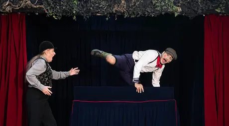 Märchen im Glaspalast von und mit dem Hexenberg Ensemble: Hans im Glück