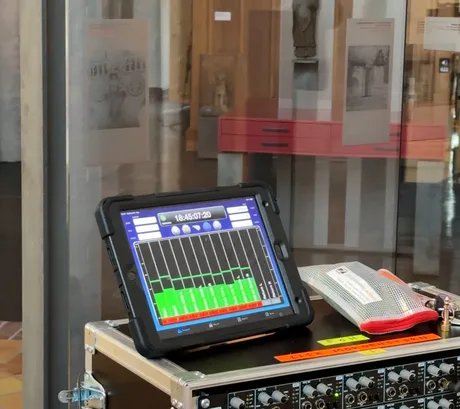 Sound-Equipment im Kirchenraum