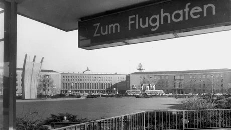 Sicht auf den Eingang Flughafen Tempelhof