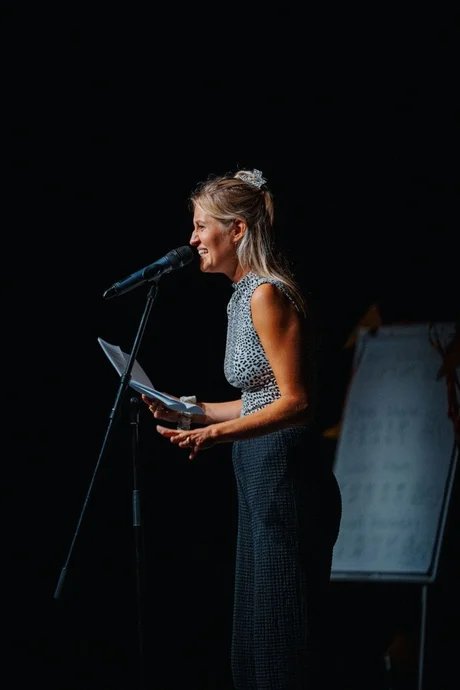 Leah Weigand liest