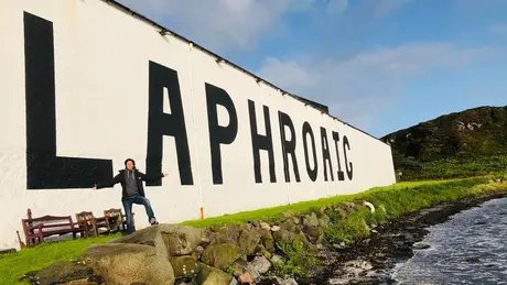 Laphroaig Gebaude Schild Person 05rl3req