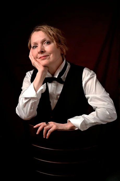 „Wehe, wenn sie losgelassen!“ Premiere – Parodien frei nach Goethe und Schiller mit der Schauspielerin und Sängerin Cora Chilcott