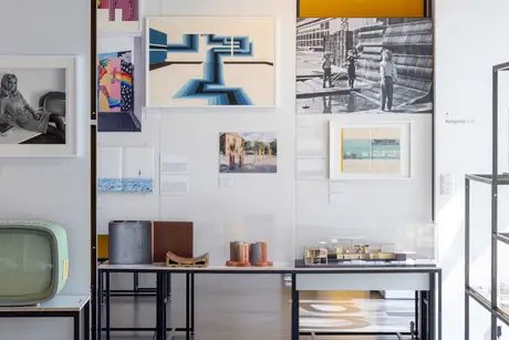 Ausstellungsansicht „Gestalten für Berlin. Design aus der Kunsthochschule Berlin-Weißensee“