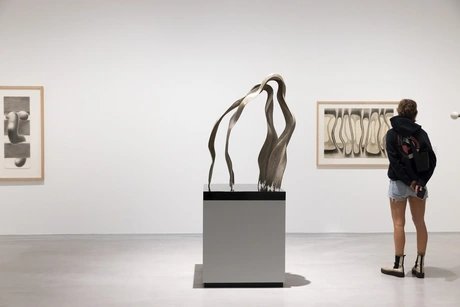 Ausstellungsansicht „Brigitte Meier-Denninghoff. Skulpturen und Zeichnungen 1946-1970“, Berlinische Galerie