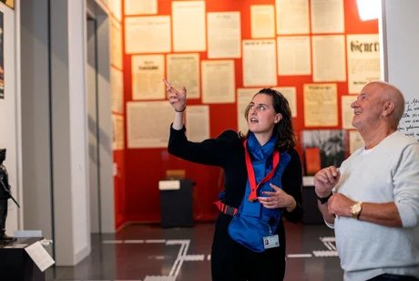 Führung in einfacher Sprache in der BERLIN GLOBAL Ausstellung