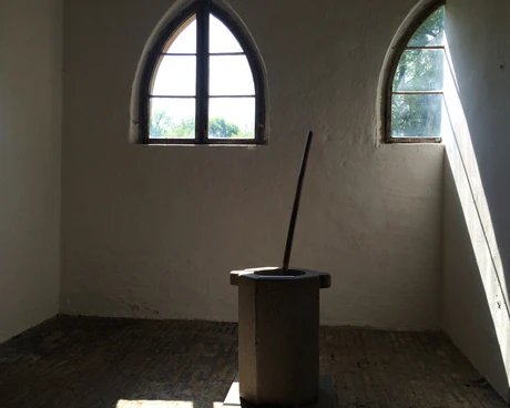 Mörser in der Meierei auf der Pfaueninsel