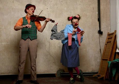 Natascha und Bartusch und die Wäscheleine