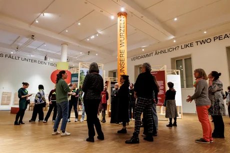 Kurzführung durch die Sonderausstellung "Beziehungsweise Familie"