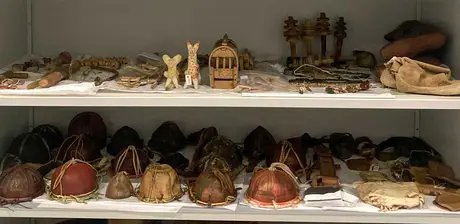Verborgene Geschichten. Blicke ins Depot Zentralasien des Ethnologischen Museums