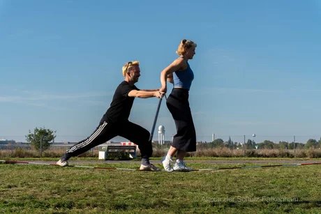 Die Trainer:innen bringen euch Tricks bei in dem Training für Alle Level.