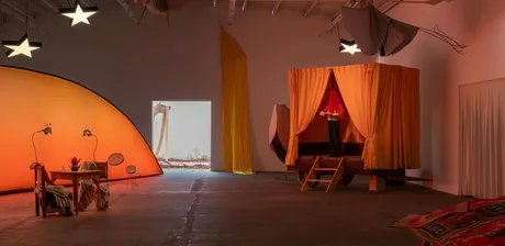 Ausstellungsansicht „Petrit Halilaj. An Opera Out of Time“, Hamburger Bahnhof – Nationalgalerie der Gegenwart, 11.9.2025 – 31.5.2026