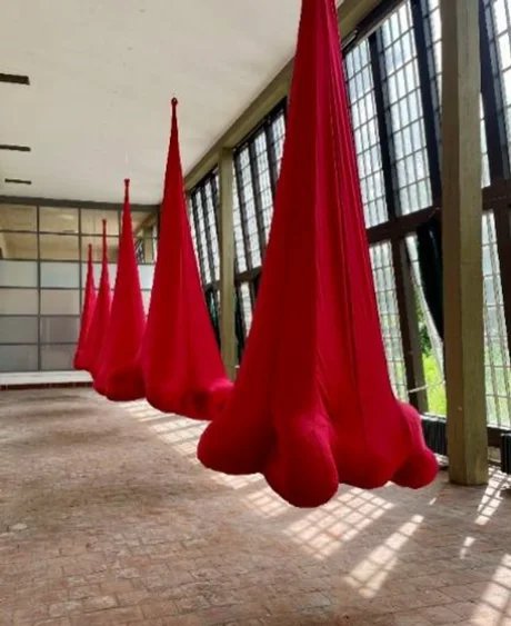 Frauke Wilken, cocooning,  Installationsansicht in der Kleinen  Orangerie, 2026