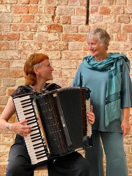 MUSIKALISCHE LESUNG mit Elisabeth Richter-Kubbutat, begleitet am Akkordeon von Susanne Stock.