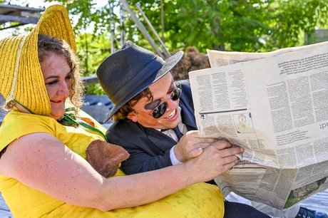 Globe Berlin: Ameley, der Biber und der König auf dem Dach