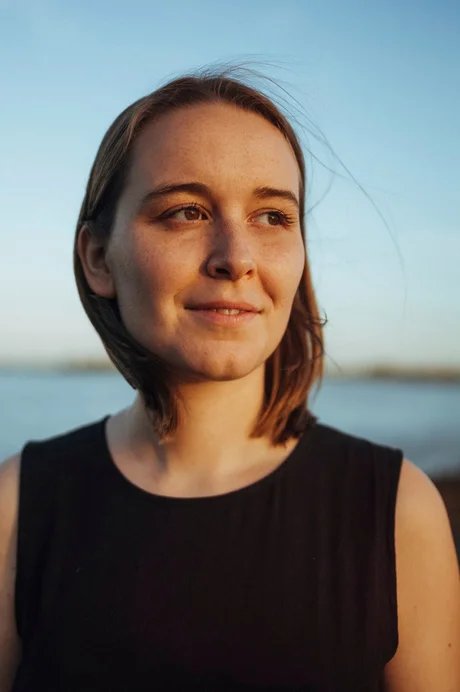 Porträt der Slam-Poetin Mona Harry