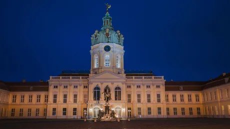 Schloss Charlottenburg in der Abenddämmerung