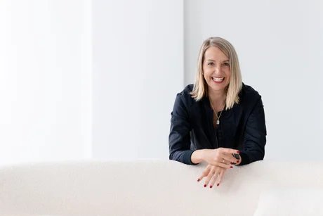 Die Autorin Eva Zweidorf 