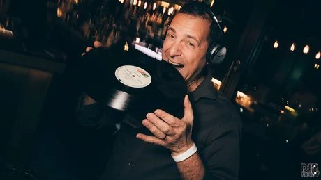 Dine & Dance mit DJ BVinyl