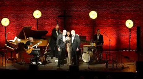 CHRIS HOPKINS' SWINGING CHRISTMAS