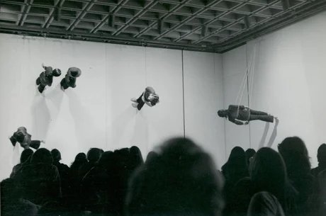 Trisha Brown, Walking on the Wall, 1971, Whitney Museum of American Art Foto 