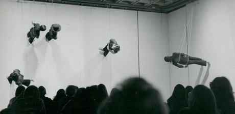 Trisha Brown, Walking on the Wall, 1971, Whitney Museum of American Art, Foto: Carol Goodden