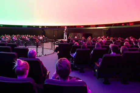 Blick in den Planetariumssaal.