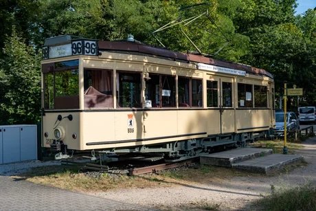 Ausrangierter Straßenbahnwagen