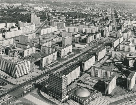 Rolf Vetter, Karl-Marx-Allee zwischen Alexanderplatz und Strausberger Platz, 1970