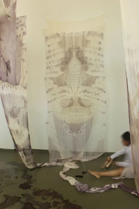 Cristina Flores Pescorán, Mesa Ritual, Chola Body Story (2023), Jan van Eyck Academie