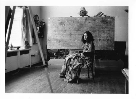 Chetna Vora am Set von „In der Kunst sind wir alle Kinder“, einem Film über den Maler Rolf Werner. Bansin, 1976