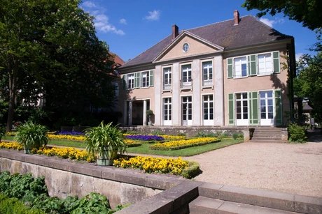 Blick vom Garten auf die Blumenterrasse der Liebermann-Villa