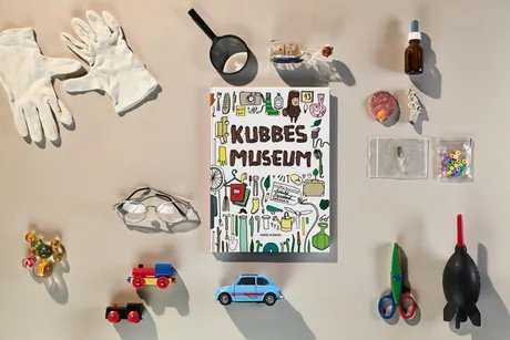 Cover zum Bilderbuch "Kubbes Museum", erzählt und illustriert von Ashild Kanstad Johnsen