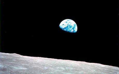Blick auf die Erde vom Mond aus