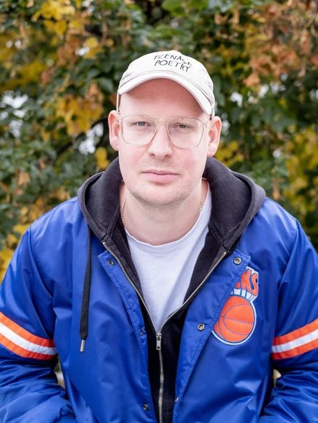 Porträt des Autors, Literaturvermittlers und Verlegers Tim Holland