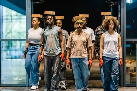 Aufführung des Stücks "ON MY WAY HOME" von Reinaldo Reibeiro und Lucia Oiro