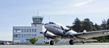 Tower mit C-47 Dakota